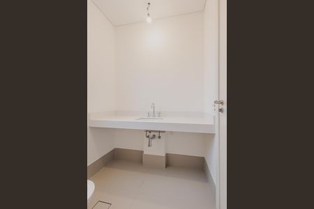 Apartamento à venda com 270m², 4 quartos e 4 vagasBanheiro da Suíte 1