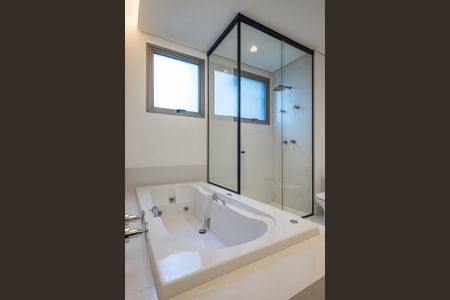 Apartamento à venda com 270m², 4 quartos e 4 vagasBanheiro da Suíte