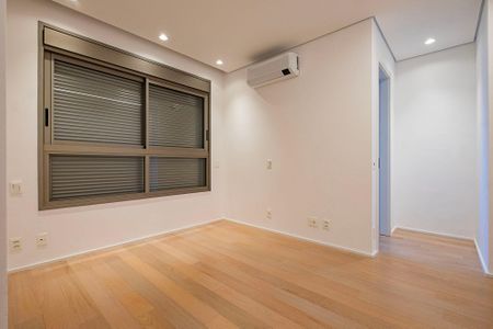 Apartamento à venda com 270m², 4 quartos e 4 vagasSuíte 2