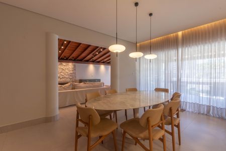 Casa à venda com 758m², 5 quartos e 6 vagasSala