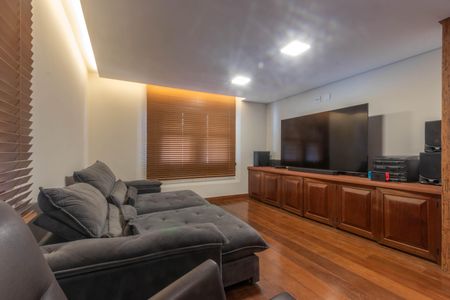 Casa à venda com 758m², 5 quartos e 6 vagasSala