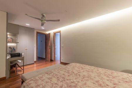 Casa à venda com 758m², 5 quartos e 6 vagasQuarto 1