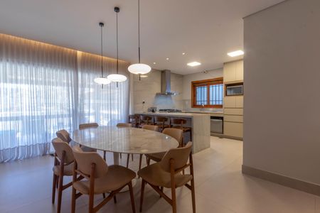 Casa à venda com 758m², 5 quartos e 6 vagasSala