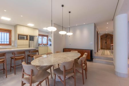 Casa à venda com 758m², 5 quartos e 6 vagasSala