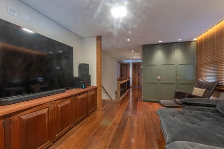 Casa à venda com 758m², 5 quartos e 6 vagasSala