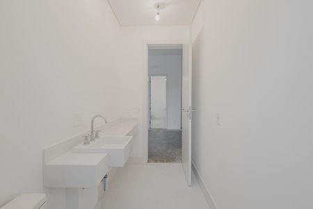 Apartamento à venda com 270m², 3 quartos e 4 vagasBanheiro 1 da Suíte 3
