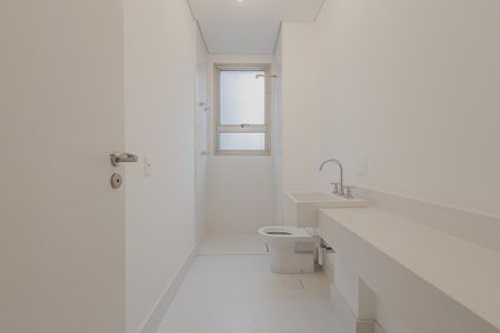 Apartamento à venda com 270m², 3 quartos e 4 vagasBanheiro 1 da Suíte 3