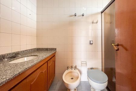 Apartamento para alugar com 200m², 3 quartos e 3 vagas Apartamento para alugar com 200m², 3 quartos e 3 vagasBanheiro da Suíte 1