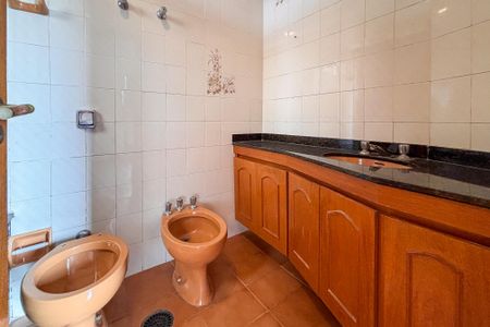 Apartamento para alugar com 200m², 3 quartos e 3 vagas Apartamento para alugar com 200m², 3 quartos e 3 vagasBanheiro da Suíte 2