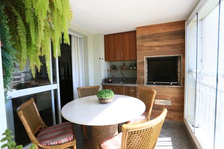 Apartamento à venda com 250m², 4 quartos e 4 vagasVaranda da Sala