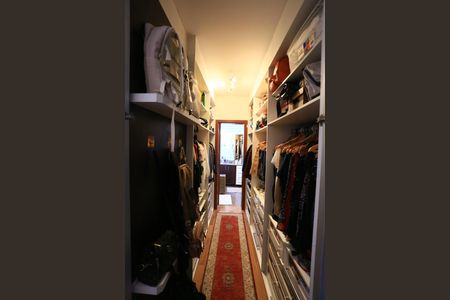 Apartamento à venda com 250m², 4 quartos e 4 vagasCloset da suíte 4