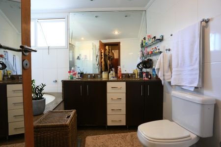 Apartamento à venda com 250m², 4 quartos e 4 vagasBanheiro da Suíte 4