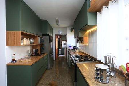 Apartamento à venda com 250m², 4 quartos e 4 vagascozinha