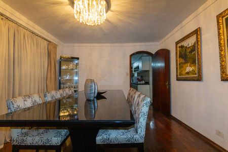 Casa à venda com 300m², 3 quartos e 4 vagasSala