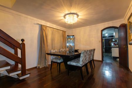 Casa à venda com 300m², 3 quartos e 4 vagasSala