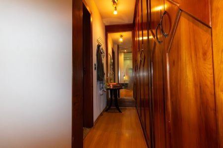 Casa à venda com 300m², 3 quartos e 4 vagasQuarto 1 - Closet