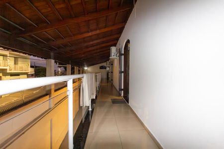Casa à venda com 300m², 3 quartos e 4 vagasVaranda e área de serviço