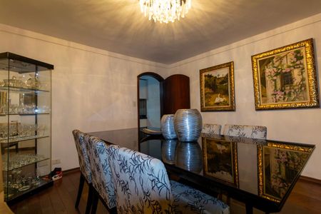 Casa à venda com 300m², 3 quartos e 4 vagasSala