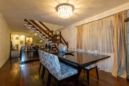 Casa à venda com 300m², 3 quartos e 4 vagasSala