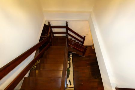 Casa à venda com 300m², 3 quartos e 4 vagasEscada