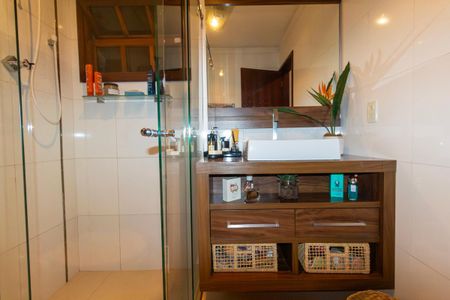 Casa à venda com 300m², 3 quartos e 4 vagasBanheiro 1