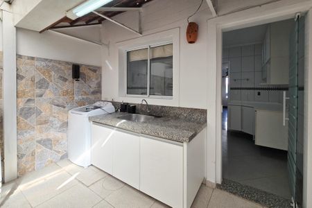 Casa de condomínio à venda com 127m², 3 quartos e 1 vagaÁrea de Serviço e Churrasqueira