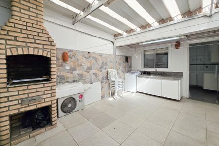 Casa de condomínio à venda com 127m², 3 quartos e 1 vagaÁrea de Serviço e Churrasqueira