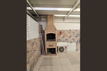 Casa de condomínio à venda com 127m², 3 quartos e 1 vagaÁrea de Serviço e Churrasqueira