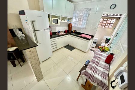 Casa à venda com 74m², 2 quartos e 2 vagas Casa à venda com 74m², 2 quartos e 2 vagasCozinha