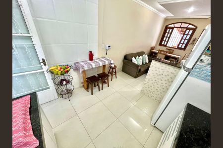 Casa à venda com 74m², 2 quartos e 2 vagas Casa à venda com 74m², 2 quartos e 2 vagasCozinha