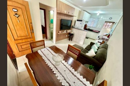 Casa à venda com 74m², 2 quartos e 2 vagas Casa à venda com 74m², 2 quartos e 2 vagasSala