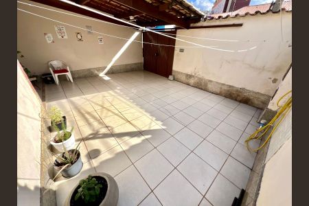 Casa à venda com 74m², 2 quartos e 2 vagas Casa à venda com 74m², 2 quartos e 2 vagasÁrea Externa - Frente