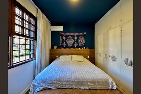 Casa à venda com 209m², 3 quartos e 2 vagasSuíte