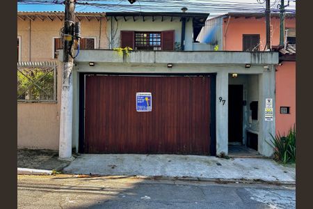Casa à venda com 209m², 3 quartos e 2 vagasFachada