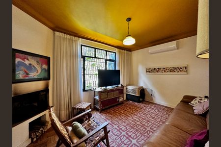 Casa à venda com 209m², 3 quartos e 2 vagasSala