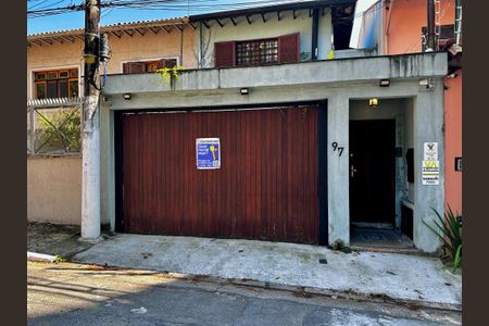 Casa à venda com 209m², 3 quartos e 2 vagasFachada