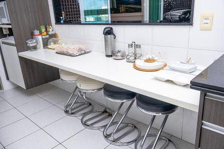 Apartamento para alugar com 243m², 5 quartos e 3 vagascozinha Americana