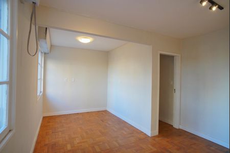 Sala de apartamento à venda com 2 quartos, 75m² em Bela Vista, Porto Alegre