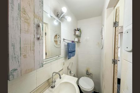 Apartamento à venda com 47m², 2 quartos e sem vaga Apartamento à venda com 47m², 2 quartos e sem vagaBanheiro Social