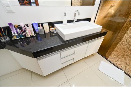 Apartamento à venda com 150m², 4 quartos e 2 vagasBanheiro suíte 4