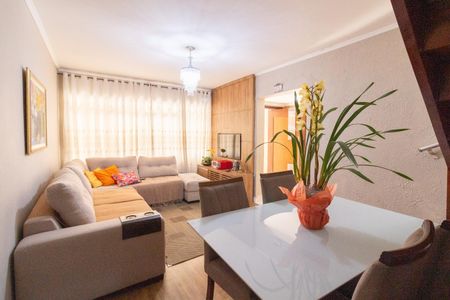 Casa à venda com 185m², 4 quartos e 2 vagas Casa à venda com 185m², 4 quartos e 2 vagasSala