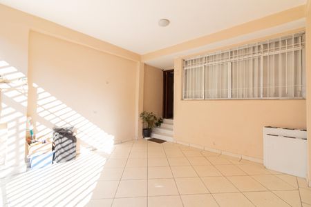 Casa à venda com 185m², 4 quartos e 2 vagas Casa à venda com 185m², 4 quartos e 2 vagasGaragem