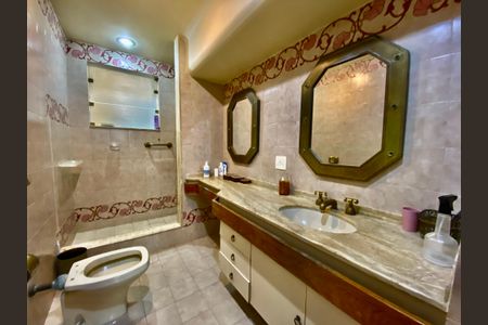 Apartamento à venda com 134m², 3 quartos e sem vagaBanheiro social 1