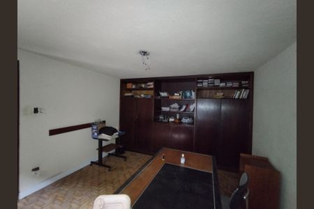 Casa à venda com 260m², 5 quartos e 4 vagasEscritório