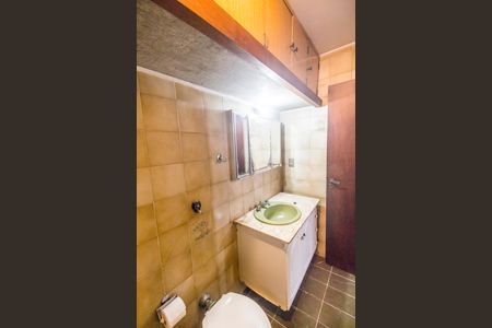 Casa de condomínio para alugar com 300m², 3 quartos e 4 vagasBanheiro da Suíte