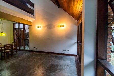 Casa de condomínio para alugar com 300m², 3 quartos e 4 vagasSala