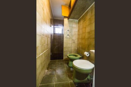 Casa de condomínio para alugar com 300m², 3 quartos e 4 vagasBanheiro da Suíte