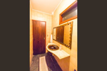 Casa de condomínio para alugar com 300m², 3 quartos e 4 vagasLavabo