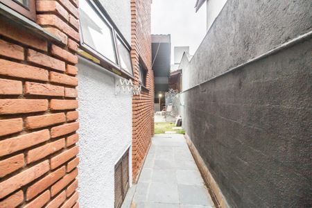 Casa de condomínio para alugar com 300m², 3 quartos e 4 vagasCorredor