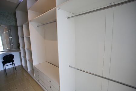 Casa para alugar com 90m², 2 quartos e 1 vaga Casa para alugar com 90m², 2 quartos e 1 vagaCloset do Quarto 1